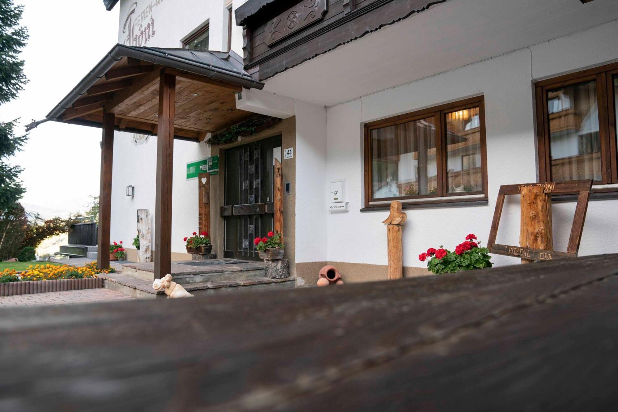 Ferienwohnungen Monja Und Dietmar Thoeni Arzl im Pitztal Exterior photo